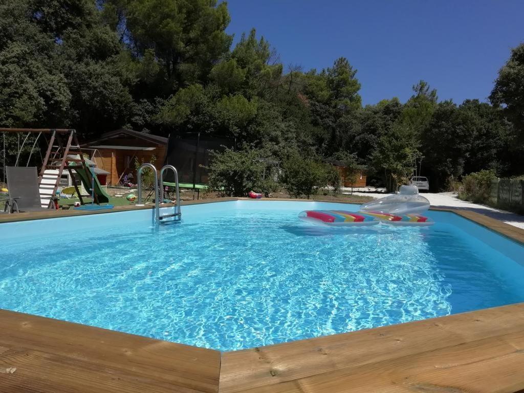 סוז-לה-רוס O Chalets De Provence מראה חיצוני תמונה